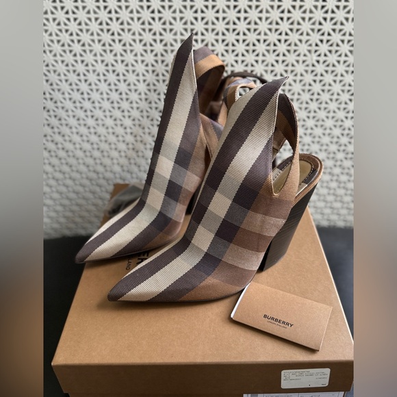 Burberry Women’s  Heeled Boots Amy Vintage Check Slingback Pumps Size 40.5 $960 - Picture 5 of 16